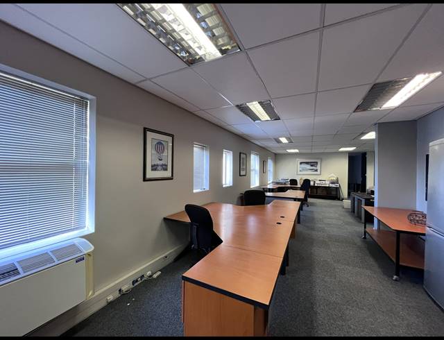 296M² OFFICE TO LET IN KENILWORTH